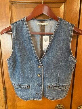 Abercrombie & Fitch Denim Button-Front Vest